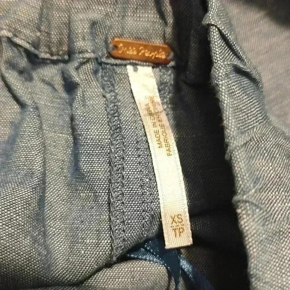 Free People show some shoulder chambray top - Picture 5 of 5